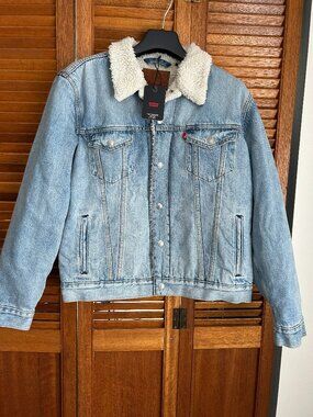 Levi's Mens Shearling Denim Trucker Jacket, Size M--BRAND NEW